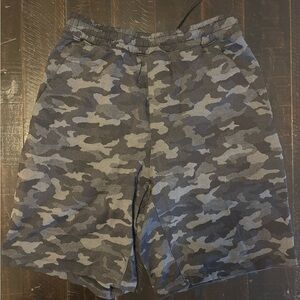 lululemon athletica Men's Black and Gray Camouflage Shorts